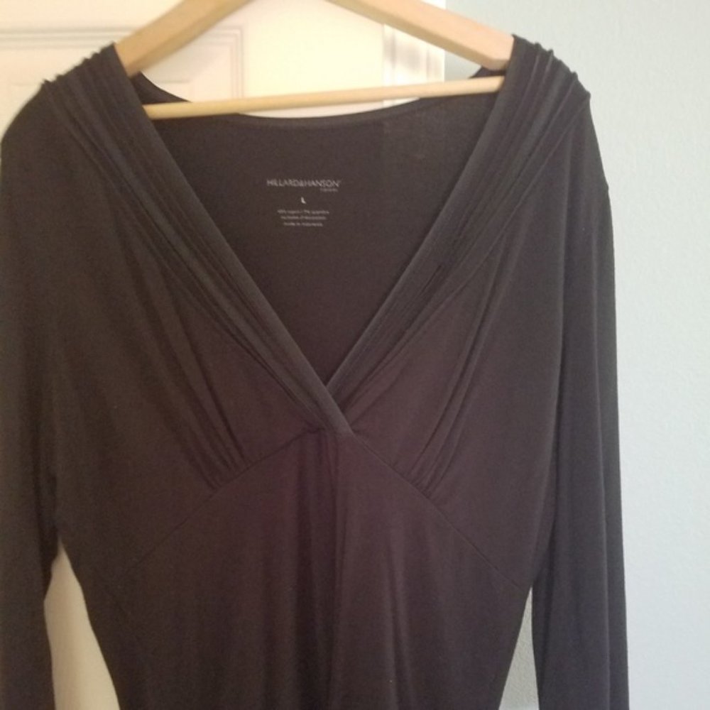 Hillard & Hanson nice v-neck top